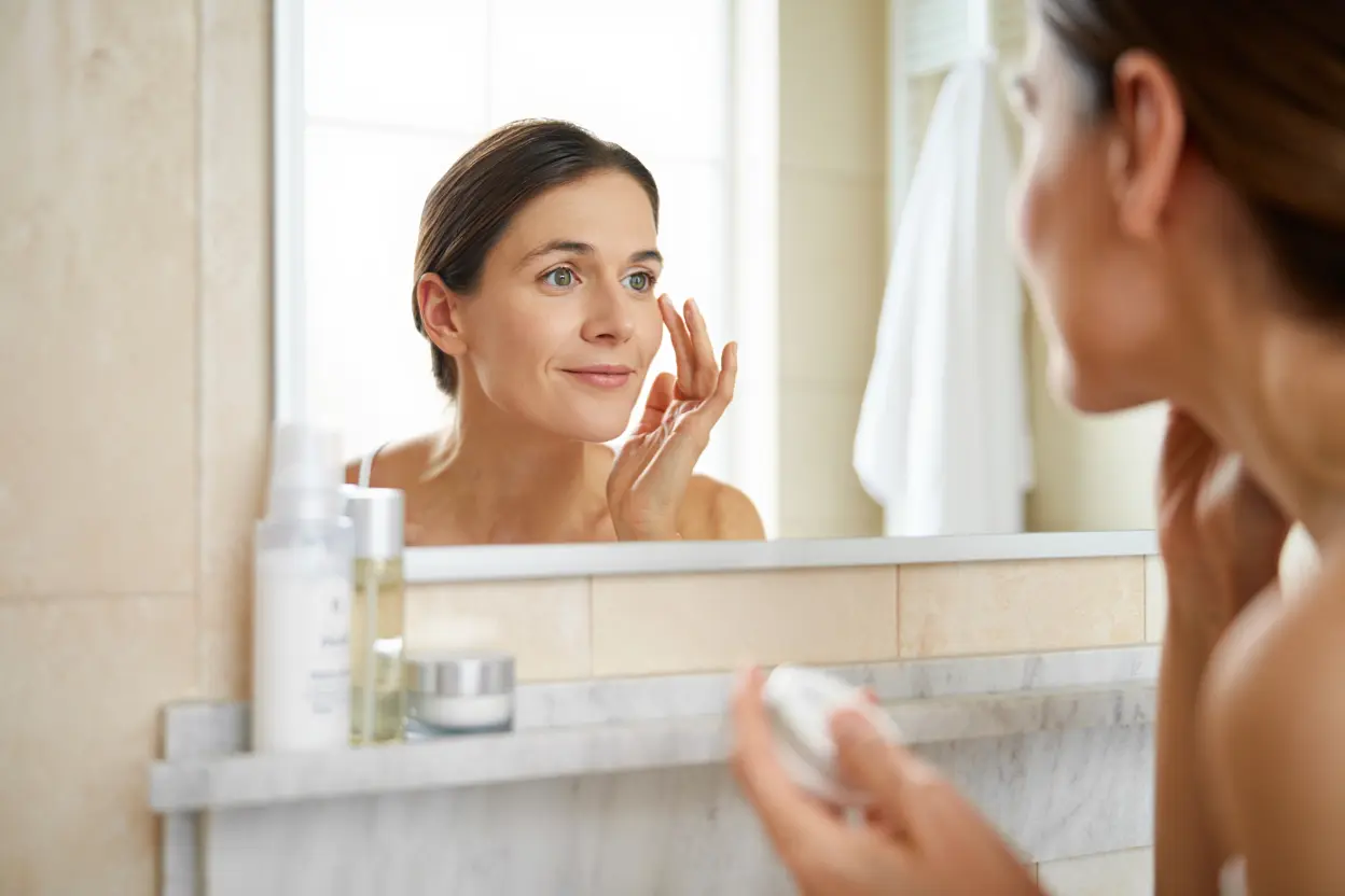 Examen de la peau après cure de collagène