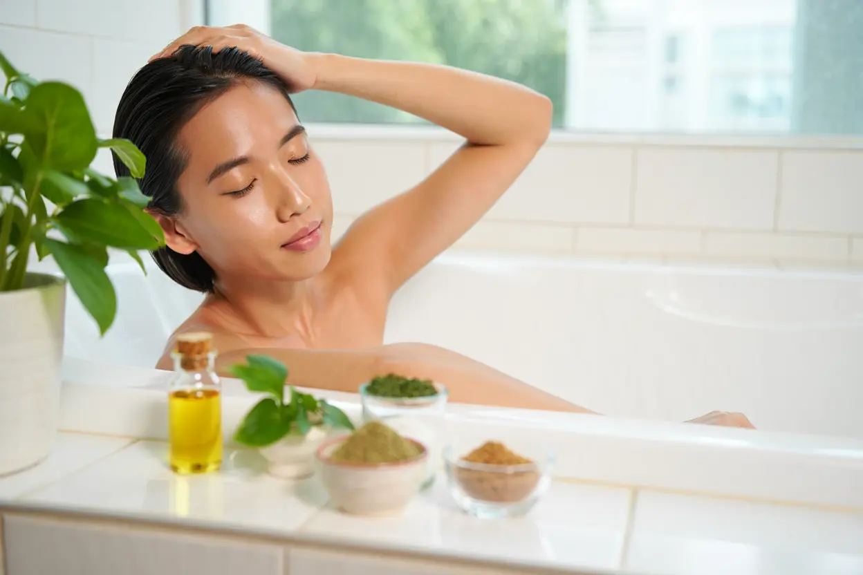 Massage du cuir chevelu avec soins naturels